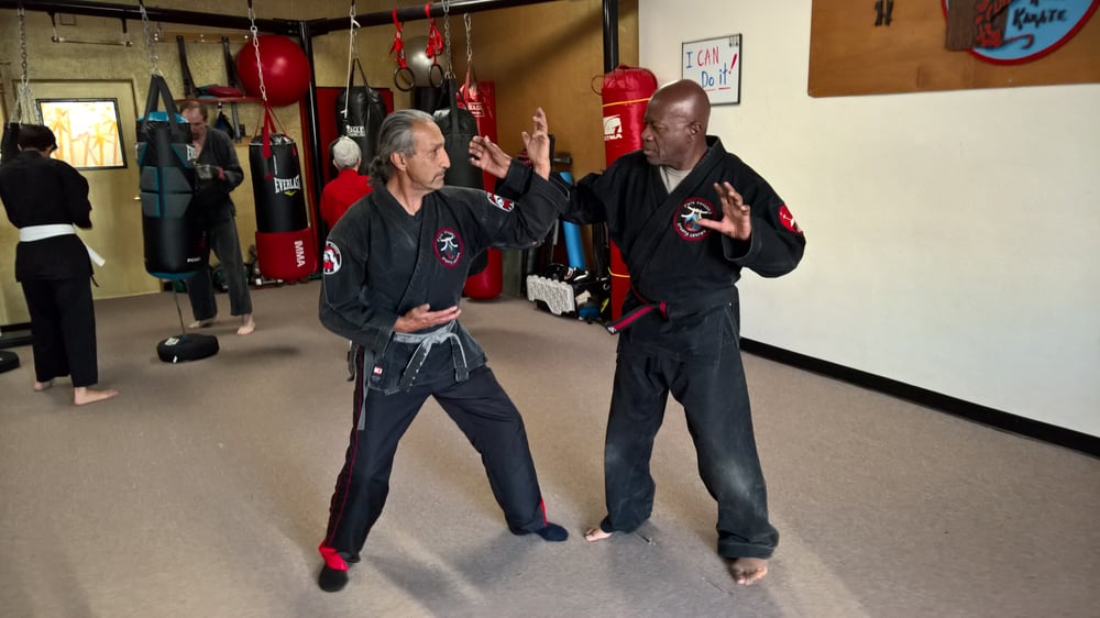 Twin Dragons Sports Center Logo