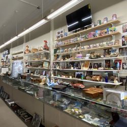 Akaka Falls Trading Post - Collectibles.