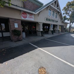 Giavanni's Pizza - Front