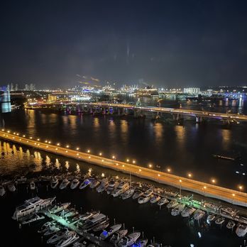 Miami Marriott Biscayne Bay - Vice-Presidential Suite - Hotels Near Me - Miami, Florida Miami Marriott Biscayne Bay - Vice-Presidential Suite - Hotels Near Me - Miami, Florida