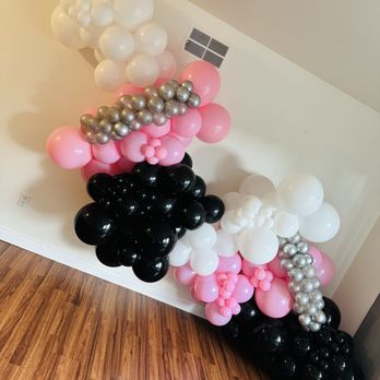 Balloon Babe - Balloon Garland - Balloon Services Near Me