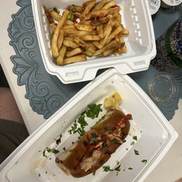 What they actually give you with DYNAMITE FRIES and a LOBSTER ROLL A LA CARTE What they actually give you with DYNAMITE FRIES and a LOBSTER ROLL A LA CARTE