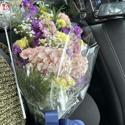 Betty's Flowers & Gifts
