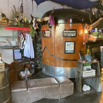 Horse Trailer Hideout - Inside bar! - Cocktail Bars Near Me - Las Vegas, Nevada Horse Trailer Hideout - Inside bar! - Cocktail Bars Near Me - Las Vegas, Nevada