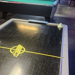 Shores Liquor & The Roadhouse - Hockey table
