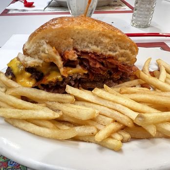 Steak ’n Shake - This is 1/2 a burger and fries! - Burgers Near Me - Las Vegas, Nevada Steak ’n Shake - This is 1/2 a burger and fries! - Burgers Near Me - Las Vegas, Nevada