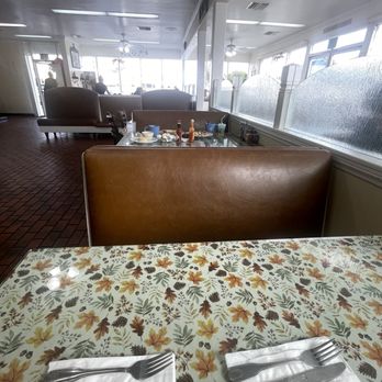 Kimmie's Coffee Cup - Tables - Breakfast & Brunch Near Me - Cypress, California