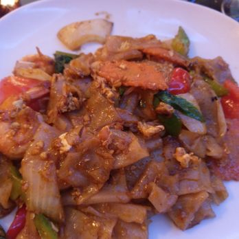 Pongsak Thaipreecha - Lunch special - pad kee mao with shrimp ($8.95) - Thai Near Me - Berkeley Heights, New Jersey