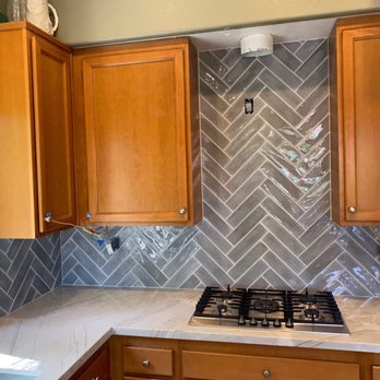 Hinrichs Tile - Chevron backsplash - Tiling Near Me