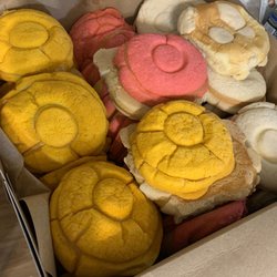 Robert's Bakery - Concha's aka Pan de Huevo