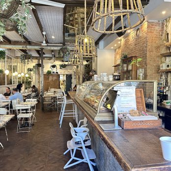 Maman - Breakfast & Brunch Near Me - Montreal, Quebec Maman - Breakfast & Brunch Near Me - Montreal, Quebec