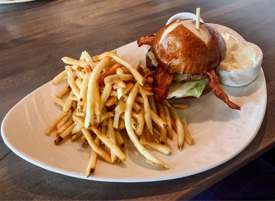 RedSeven Kitchen + Cocktail by null