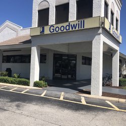 Goodwill Retail Store & Donation Center - Woodbridge - Outside