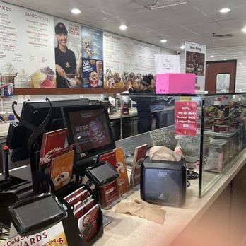 Cold Stone Creamery - The counter - Ice Cream & Frozen Yogurt Near Me - Fairfield, California