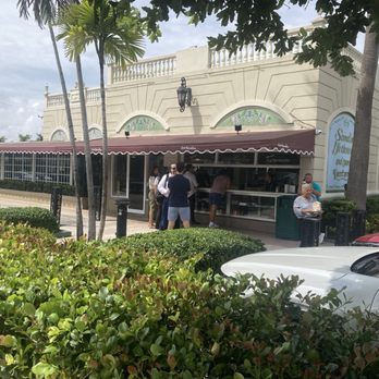 Versailles - Bakery and takeaway - Cuban Near Me - Miami, Florida Versailles - Bakery and takeaway - Cuban Near Me - Miami, Florida
