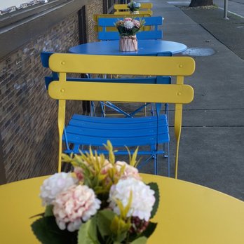 Belmo Cafe - Sidewalk cafe tables - Coffee & Tea Near Me - Berkeley, California