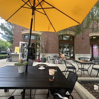 Rail Side Cafe - Outside dining still an option as many tables have outdoor umbrellas for shade and in our case light drizzle. - Coffee & Tea Near Me - San Dimas, California