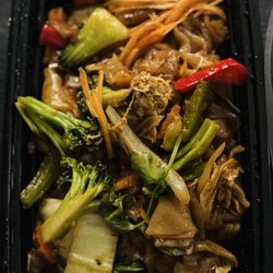 Tana Thai - Drunken Noodles with Vegetables