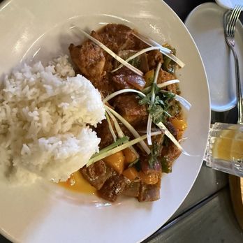 ZEN Kitchen & Bar - Chicken tiki masala - Bars Near Me - Rchy, Florida