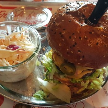 Patty 'n Bun - Double Burger mit Cole Slaw - Burgers Near Me - Maastricht, LI Patty 'n Bun - Double Burger mit Cole Slaw - Burgers Near Me - Maastricht, LI