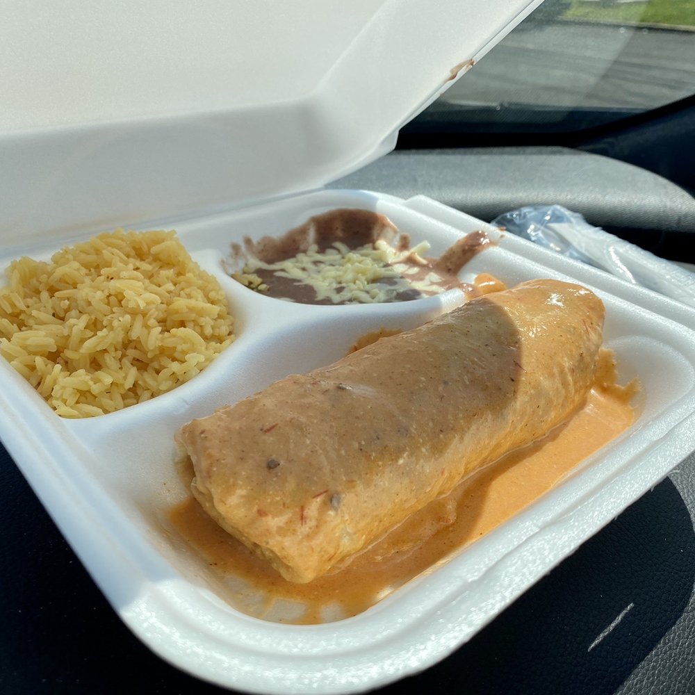 Totto's Mexican Grill - Carna burrito chipotle with rice and beans - Food Trucks Near Me Totto's Mexican Grill - Carna burrito chipotle with rice and beans - Food Trucks Near Me