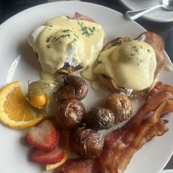 Royal Stewart Dining Room - Classic eggs Benedict - Canadian (New) Near Me - Waterton Park, Alberta Royal Stewart Dining Room - Classic eggs Benedict - Canadian (New) Near Me - Waterton Park, Alberta