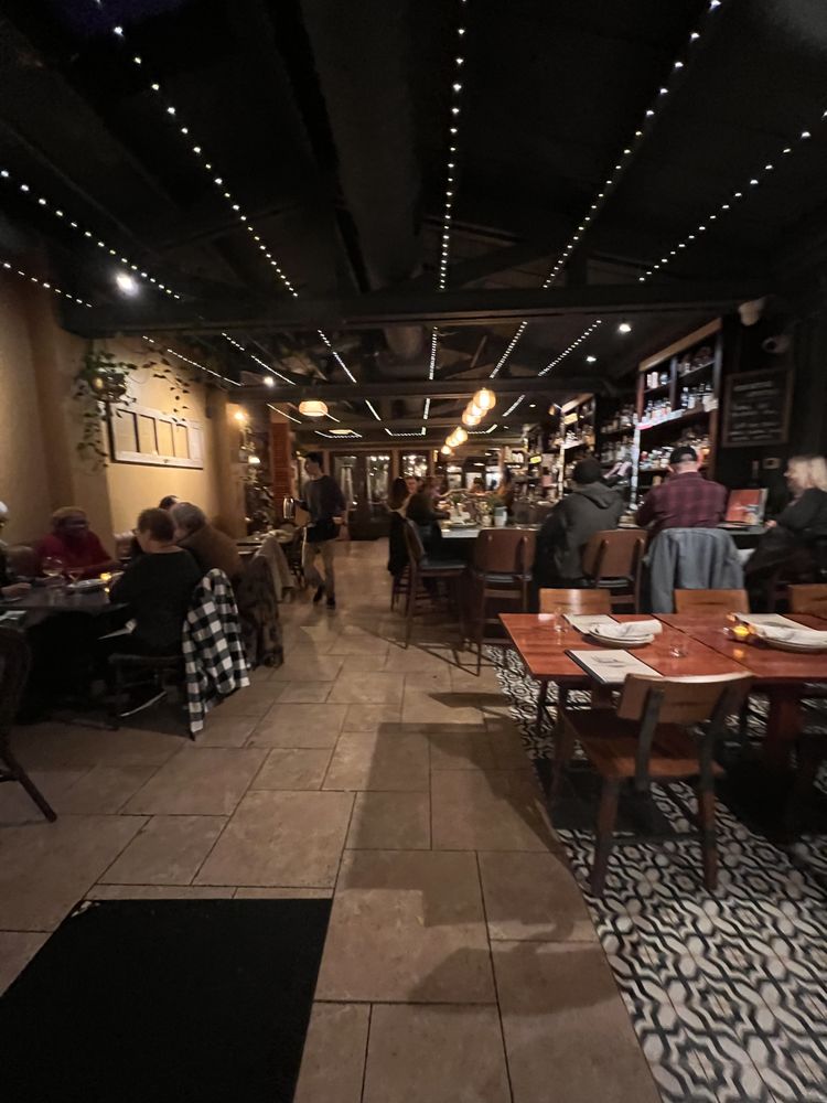 Lo & Behold Bar And Kitchen