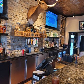 LongHorn Steakhouse - Bar area - Steakhouses Near Me - Live Oak, Texas