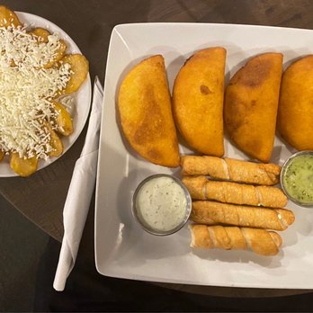 Que Chevere - Sampler and Sliced Sweet Plantains - Venezuelan Near Me - Mesa, Arizona Que Chevere - Sampler and Sliced Sweet Plantains - Venezuelan Near Me - Mesa, Arizona