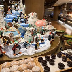 Dusit Thani Manila - Breakfast desserts