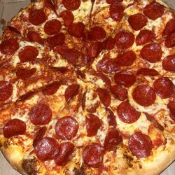 Corky's II - Pepperoni pizza