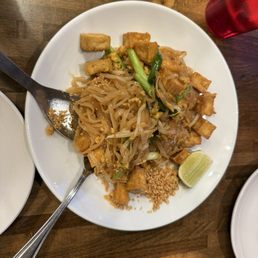 pad thai with tofu pad thai with tofu