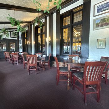 Red Coach Inn - Seating area - Wine Bars Near Me - Niagara Falls, New York Red Coach Inn - Seating area - Wine Bars Near Me - Niagara Falls, New York