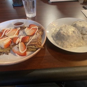 Silverback Breakfast & Cafe - Biscuit & gravy Cinnamon roll French toast - Cafes Near Me - Vista, California Silverback Breakfast & Cafe - Biscuit & gravy Cinnamon roll French toast - Cafes Near Me - Vista, California