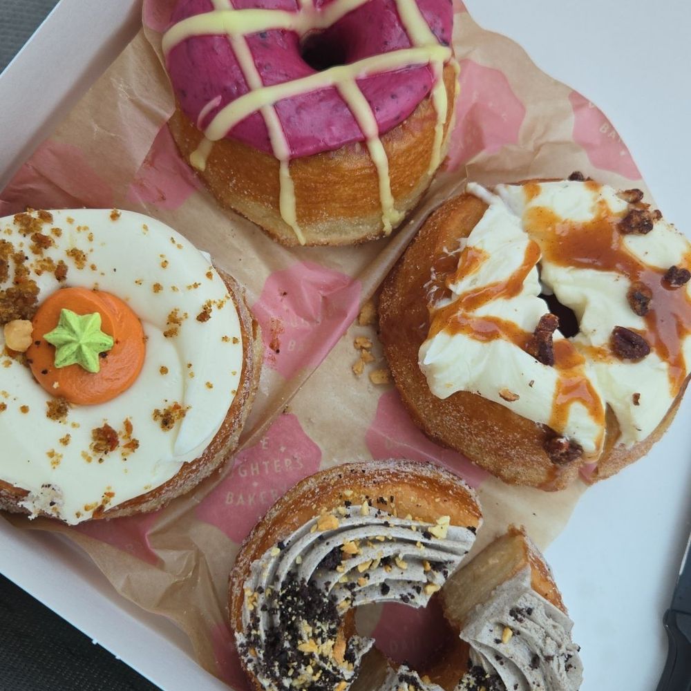 4 seasonal hundred-layer donuts (knife not included, but recommended to cut and share!) 4 seasonal hundred-layer donuts (knife not included, but recommended to cut and share!)