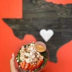 Clean Eatz - Summer Berry Spinach and Goat Cheese Salad