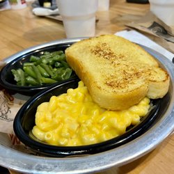 Sonny's BBQ - Kids macaroni and cheese with green beans