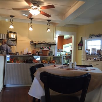 Bread Basket Cafe & Bakery - Lovely indoor setting - Bakeries Near Me - Danville, Indiana