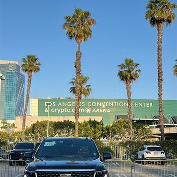 Driver Team Six - Los Angeles Convention Center Fan Fest Celebrity Talent Panels 2025 - Limos Near Me - Encino, California Driver Team Six - Los Angeles Convention Center Fan Fest Celebrity Talent Panels 2025 - Limos Near Me - Encino, California