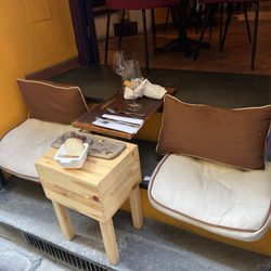Mangiafoco - We sat in these cute window seats