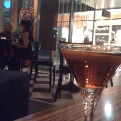 Hemmingway Bar - Mit einem Martini vor sich lässt sich hier lässig chillen.