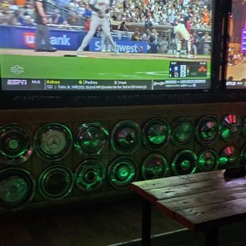 Barney's Beanery - Breakfast & Brunch Near Me - Burbank, California