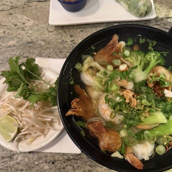 La Mint - Vietnamese Kitchen - War H2. Wonton Rice Noodle Soup - Vietnamese Near Me - Reno, Nevada