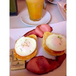 Level Ground Coffee Shop - Poached eggs, toasted muffin and bacon