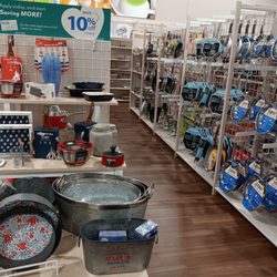 Beall's Outlet Store - Loads of pits and pans.