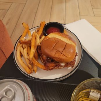 Chase Sapphire Lounge - Lga burger - Airport Lounges Near Me - East Elmhurst, New York