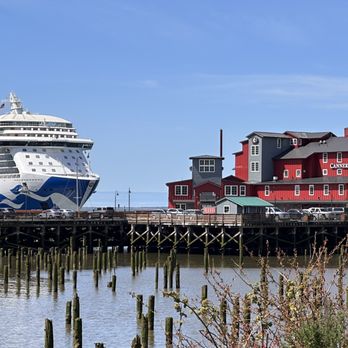 Mo's Seafood & Chowder - Our cruise ship - American Near Me - Astoria, Oregon Mo's Seafood & Chowder - Our cruise ship - American Near Me - Astoria, Oregon