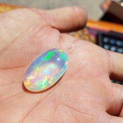 Crystal Vibrations - Opal 30.70 carats.