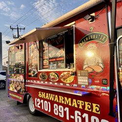 Food truck located on the corner of Babcock and Wurzbach.