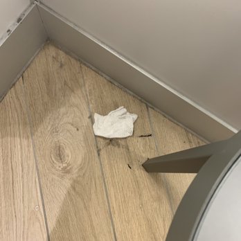 Crossroads Trading - Trash & filth in dressing room - Women's Clothing Near Me - Irvine, California